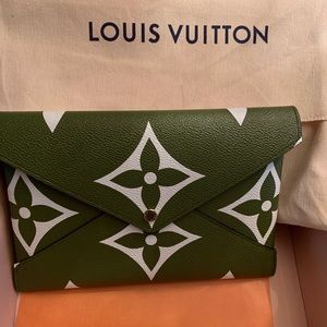 Authentic Louis Vuitton Kirigami NIB